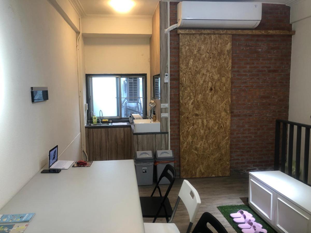 Simple Walk Guest House 小公寓 Tainan Buitenkant foto