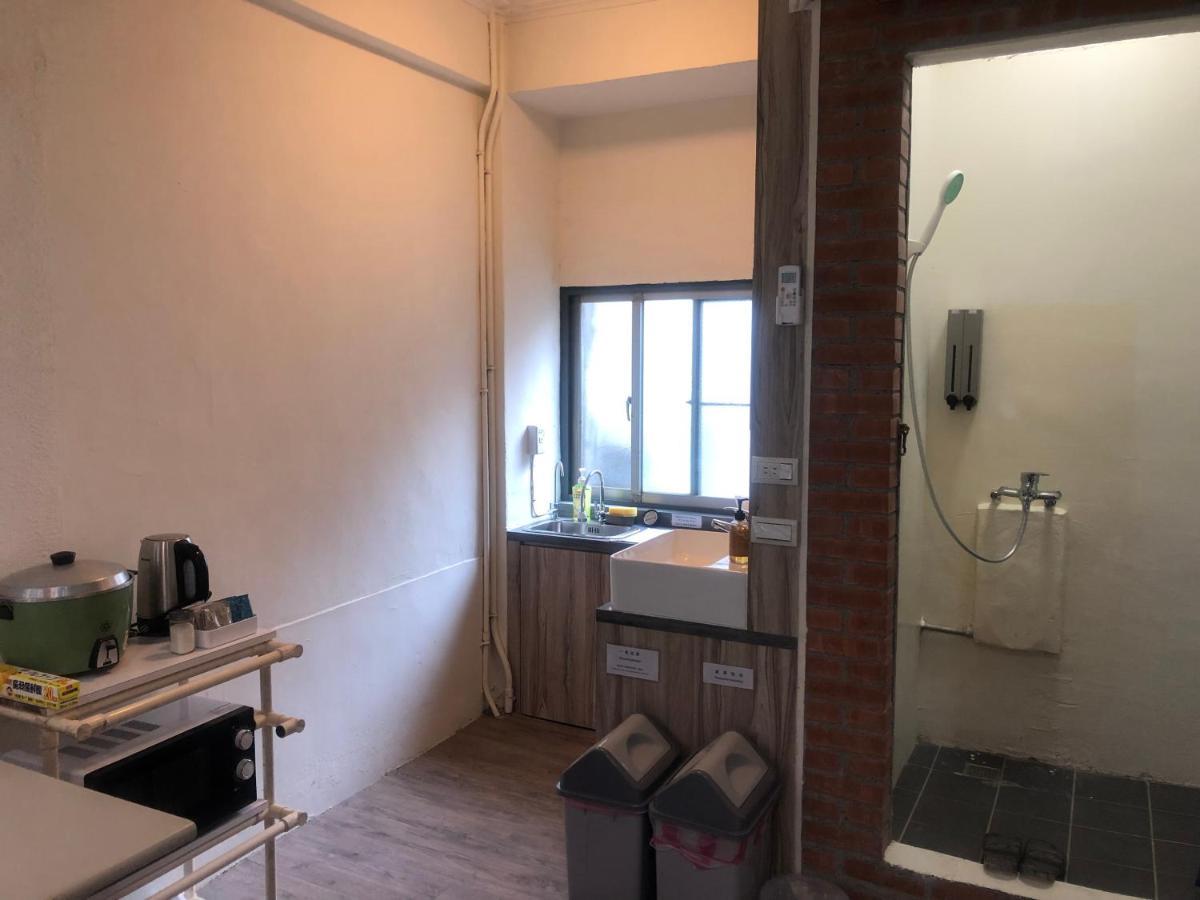Simple Walk Guest House 小公寓 Tainan Buitenkant foto